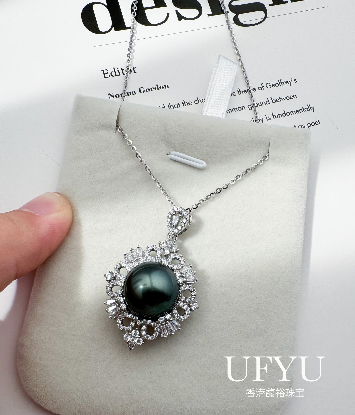 Handcrafted Natural Seawater Tahitian Black Pearl High-Quality Round Pearl Luxury Fashion Original Design Pearl Necklace for Mom and Wife"