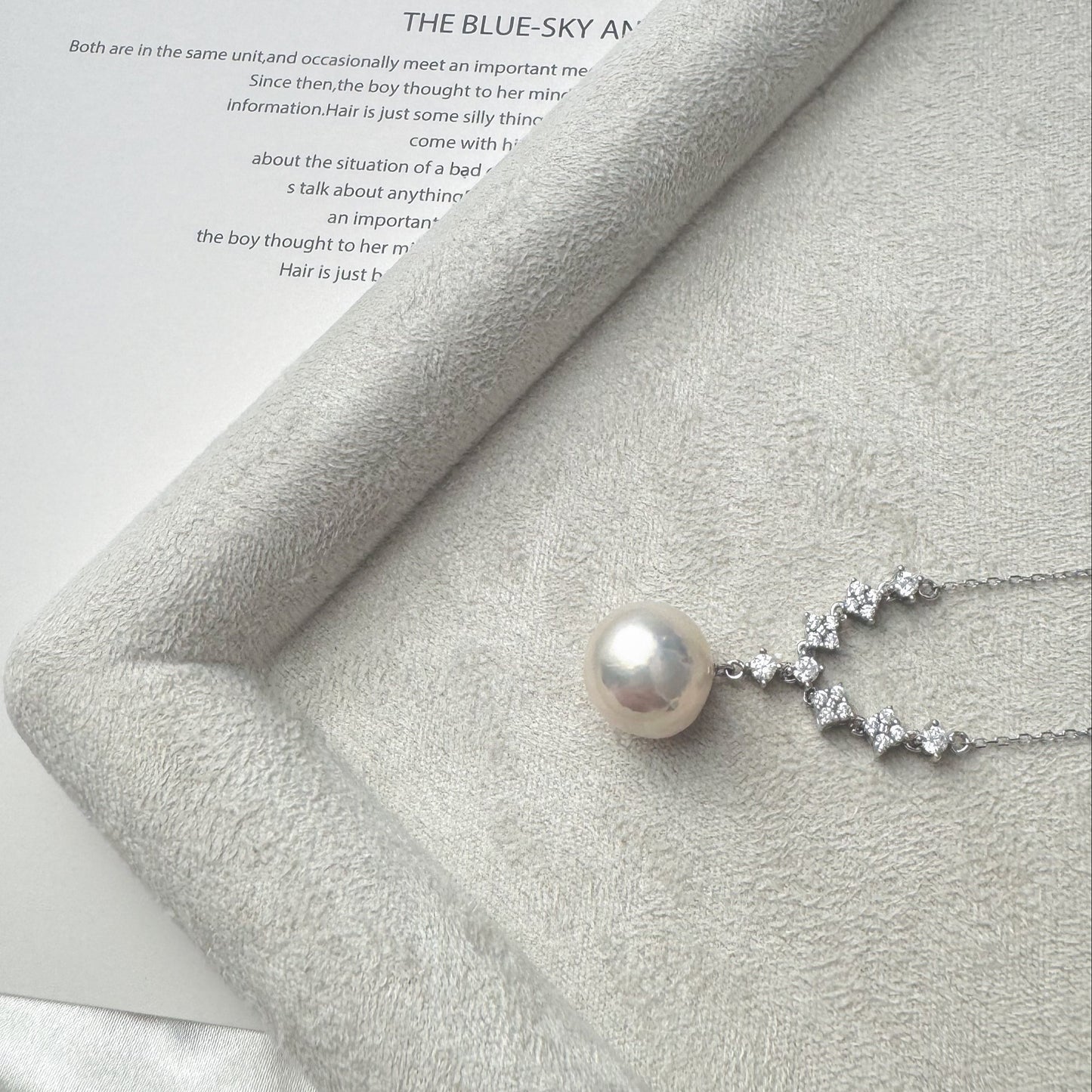 Round Freshwater Pearl Pendant Luxurious and Stylish Vintage Design Fashionable and Versatile Pearl Necklace Perfect for Moms and Wives