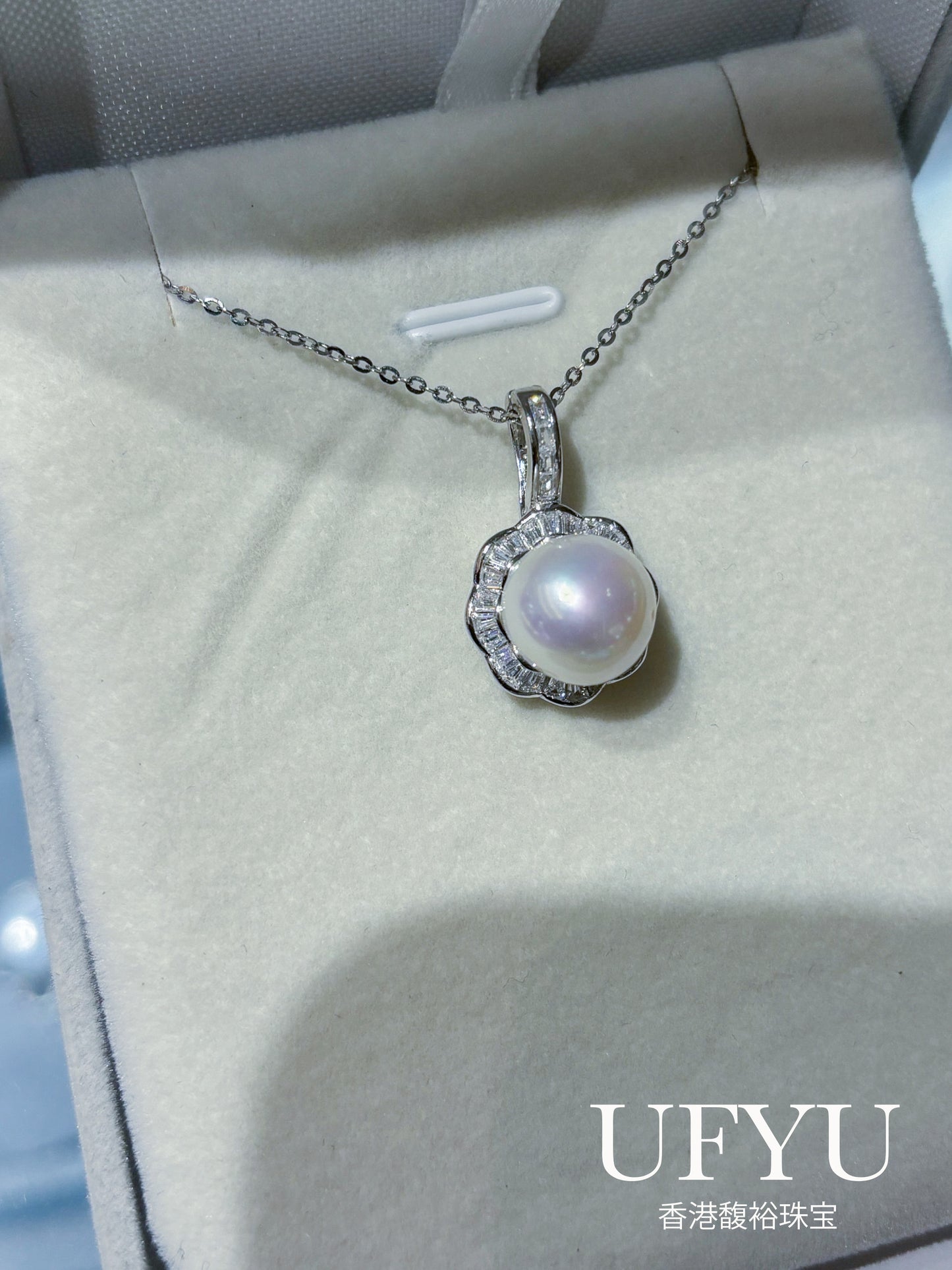 Handcrafted Earl Flower Design 10-11mm Natural Freshwater Round Pearl Sterling Silver Necklace with Diamond Accents for Women's Pendant