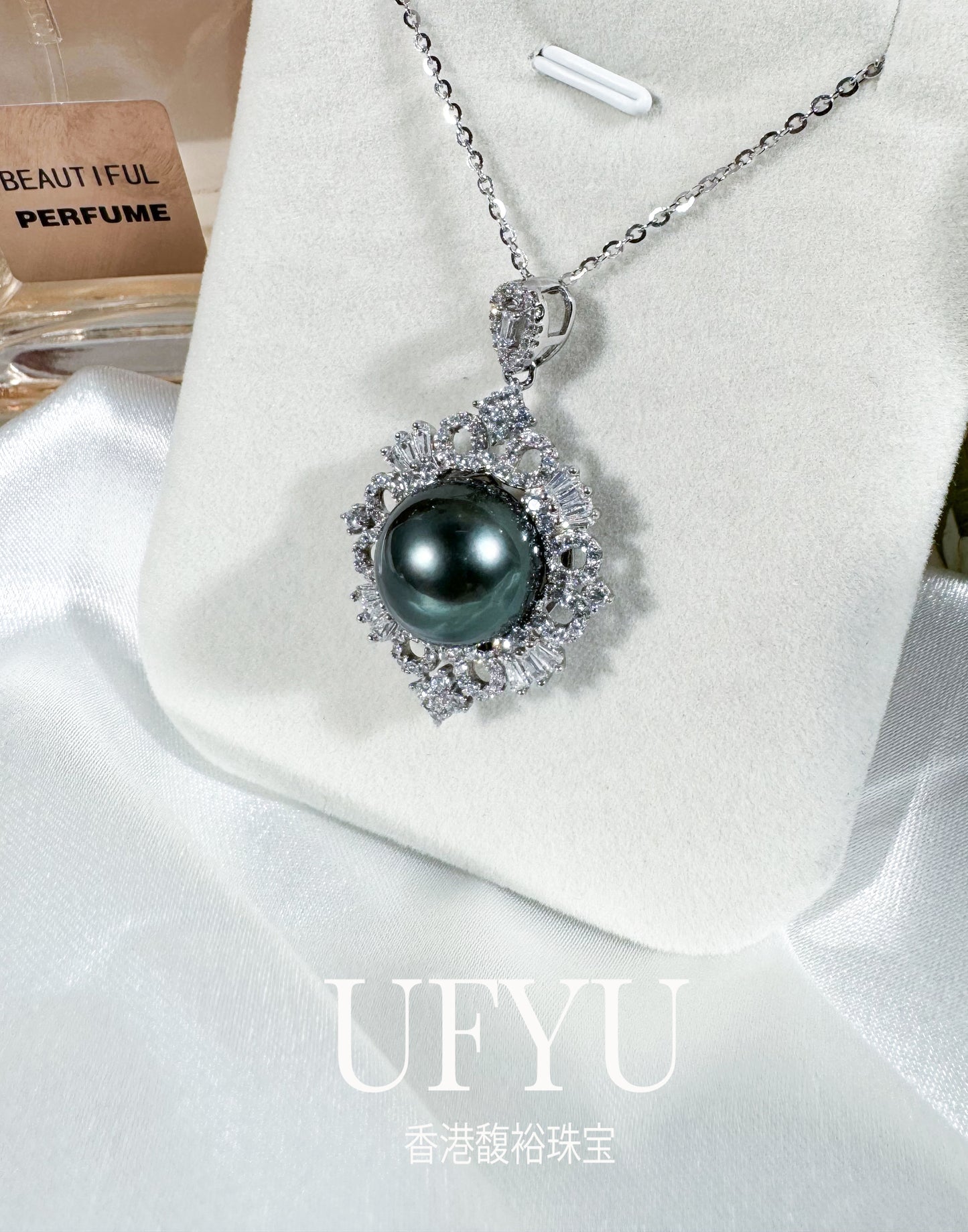 Handcrafted Natural Seawater Tahitian Black Pearl High-Quality Round Pearl Luxury Fashion Original Design Pearl Necklace for Mom and Wife"