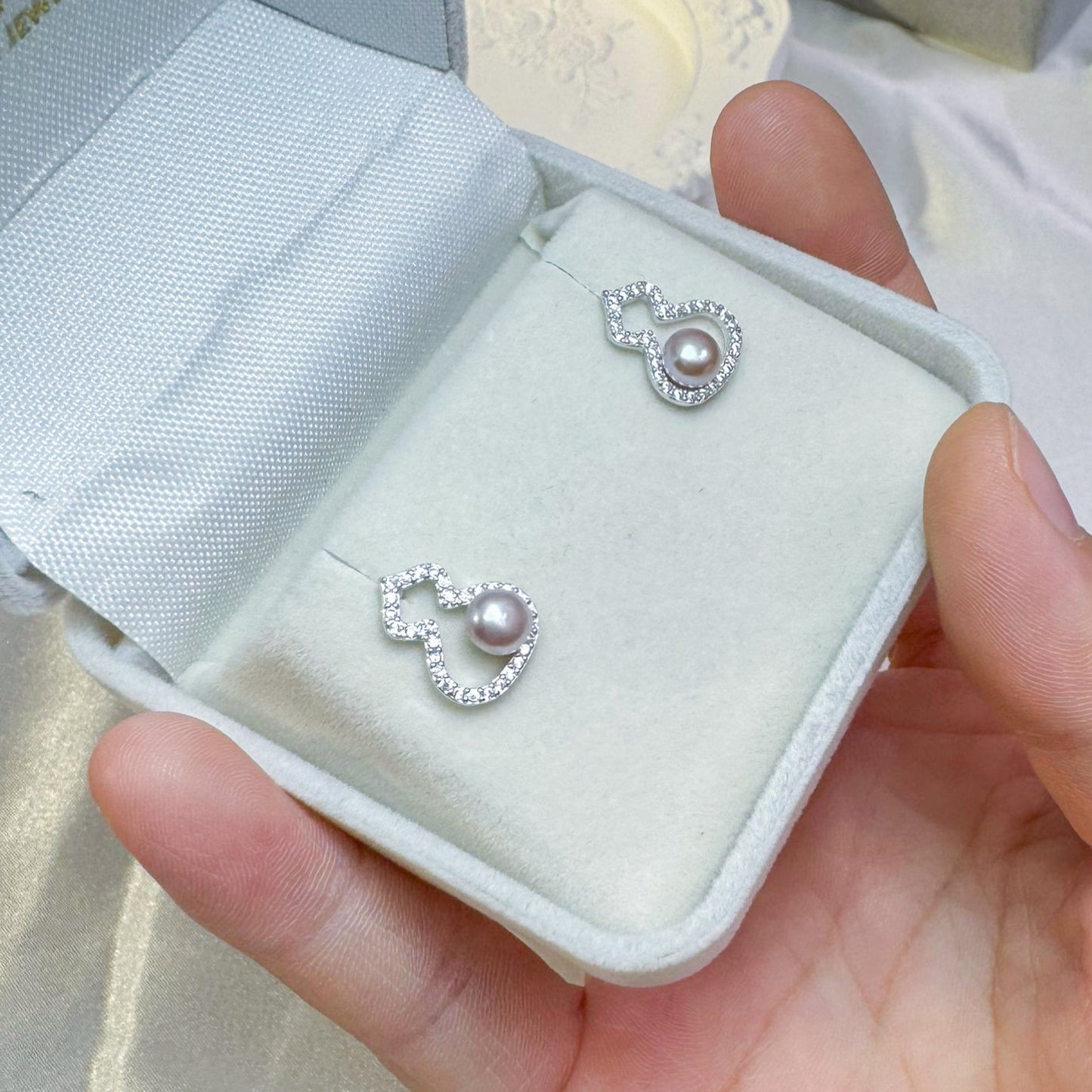 4.5-5mm Purple Pearl Earrings Classic Gourd Design Handcrafted and Luxurious Fashionable Earrings Gift for Girls